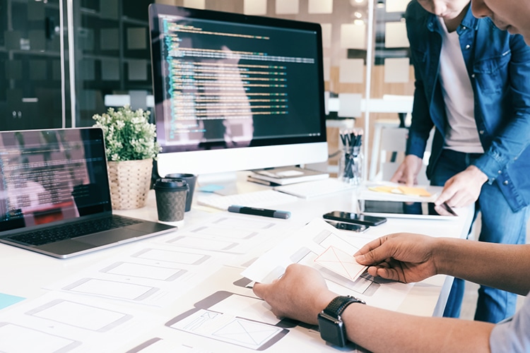 Développement informatique : UX UI and programming development technology